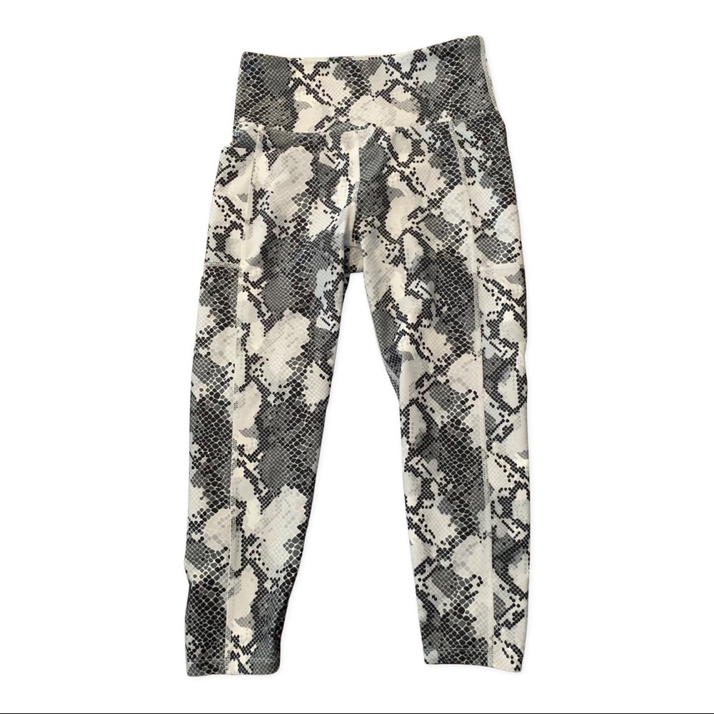Bally Total Fitness Workout Crop Pants
